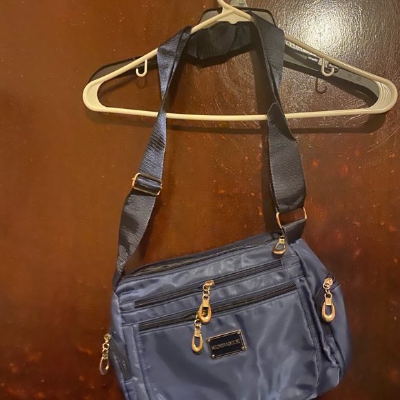 Purses guess Tommy make up cases for airports and - Picture 7 of 9